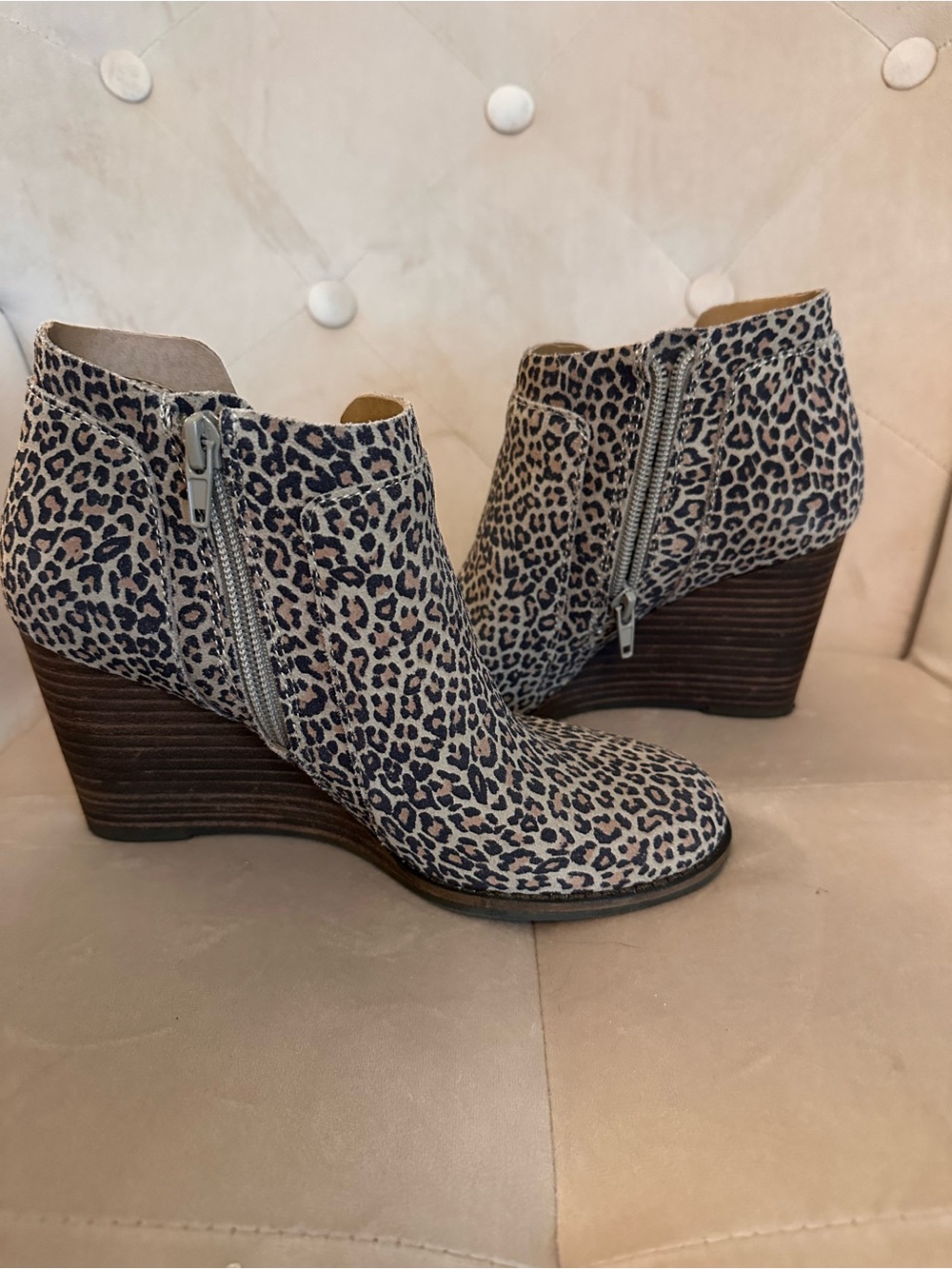 🐆 LUCKY BRAND LEOPARD WEDGE BOOTIES – SIZE 6 🐆